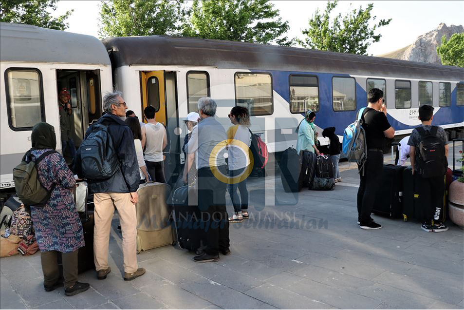 قطار تهران وان | قطار تهران به ترکیه | مهاجر سیر ایرانیان
